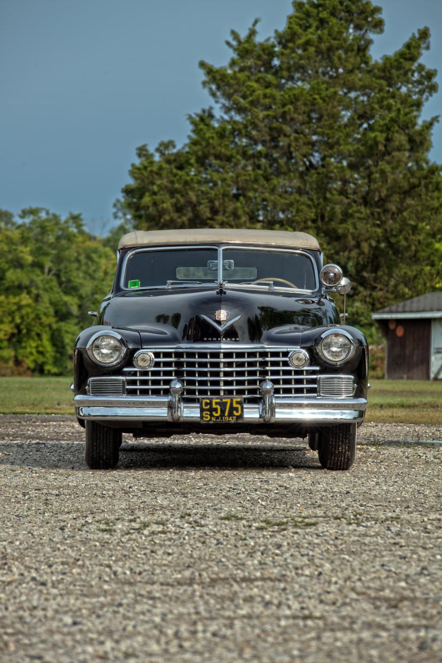  Cadillac Series 62 Convertible Coupe 1942 года  (фото 33 из 48)
